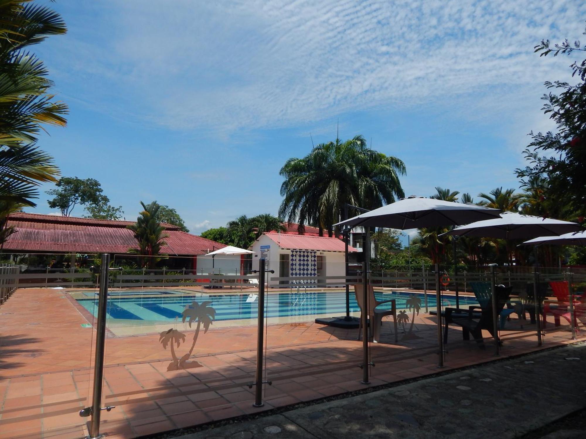 Hotel Campestre Las Palmas Sas 比亚维森西奥 外观 照片